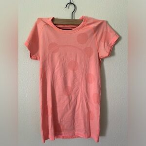 Lululemon swiftly Tech short sleeve, fits size 6/8